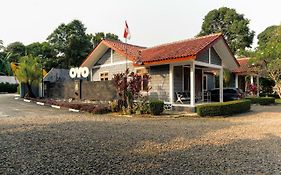 Oyo 1395 Carita Asri Villas & Resort